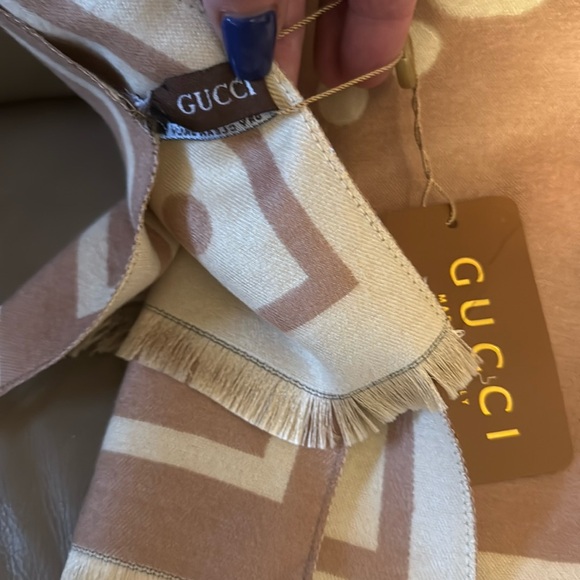 NWT Gucci throw shall. Super soft. 72 inches long extremely soft perfect conditi - Picture 6 of 9